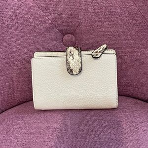 Coach Medium Corner Zip Wallet